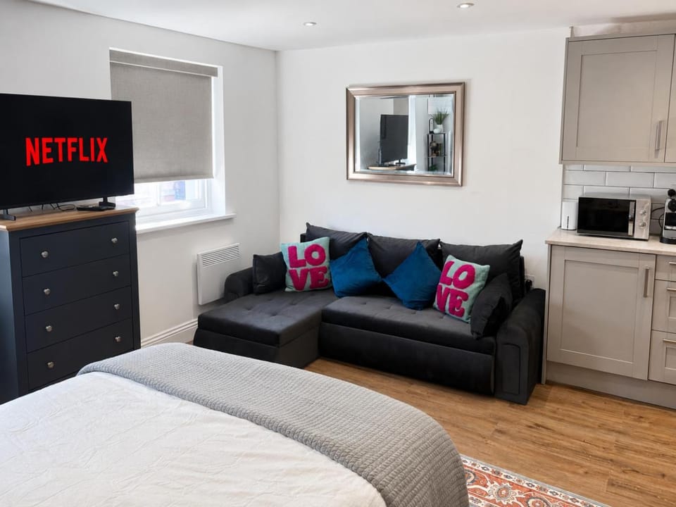 Bed, View (from property/room), Decorative detail, Bedroom, hair dryier, heating, oven, storage, wardrobe, kitchen