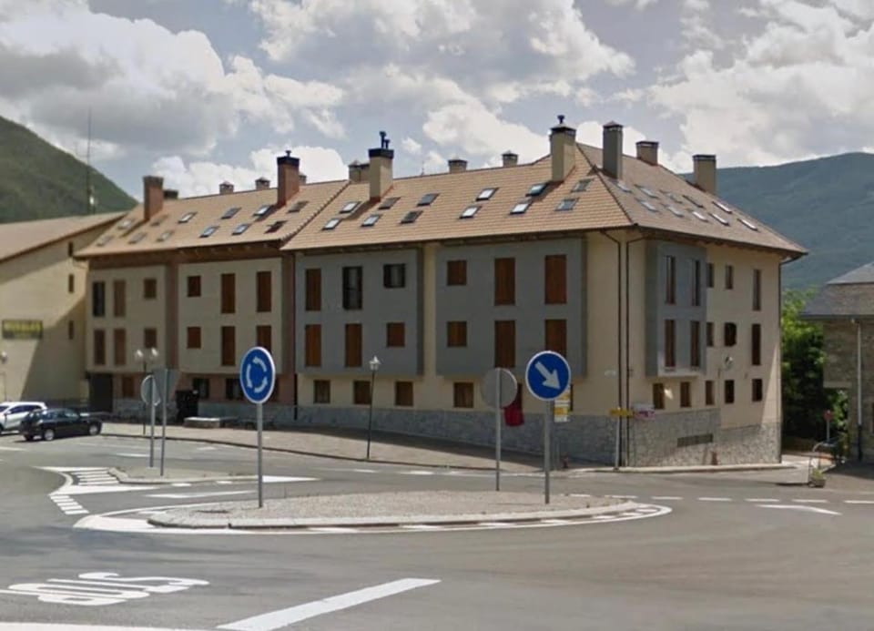 Apartamento Montcabrer Apartment in Biescas