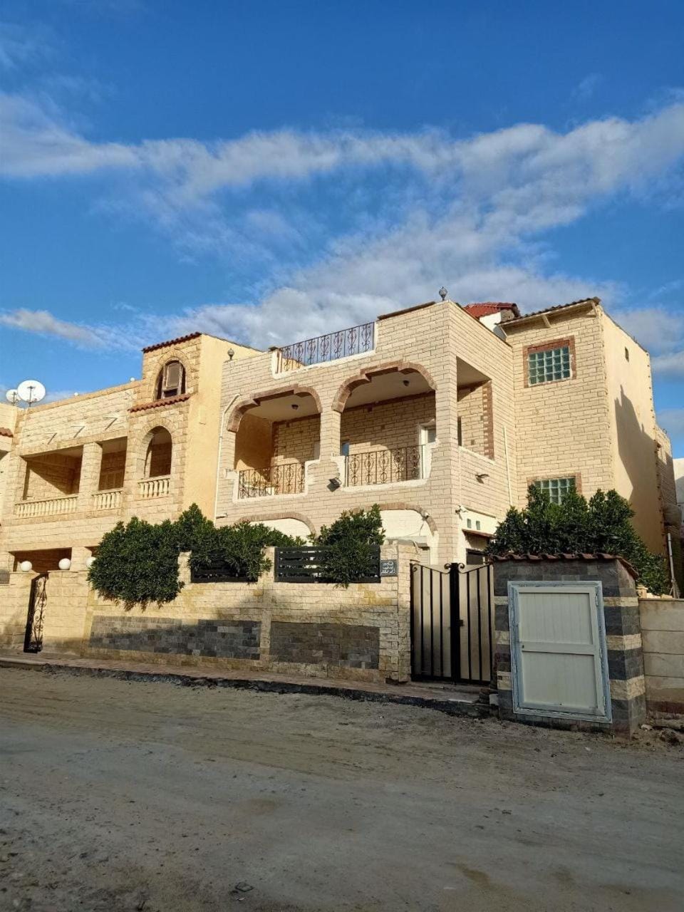 Property building, Day
