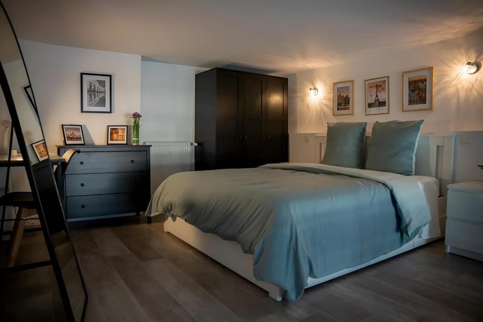 Bed, Photo of the whole room, Bedroom, wardrobe