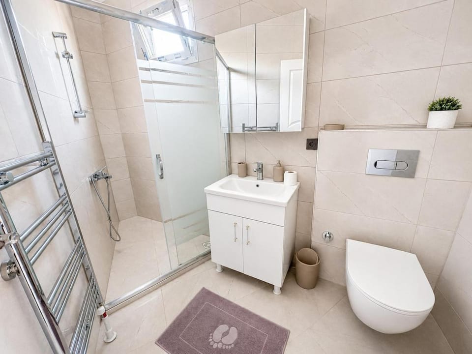Shower, Toilet, Bathroom