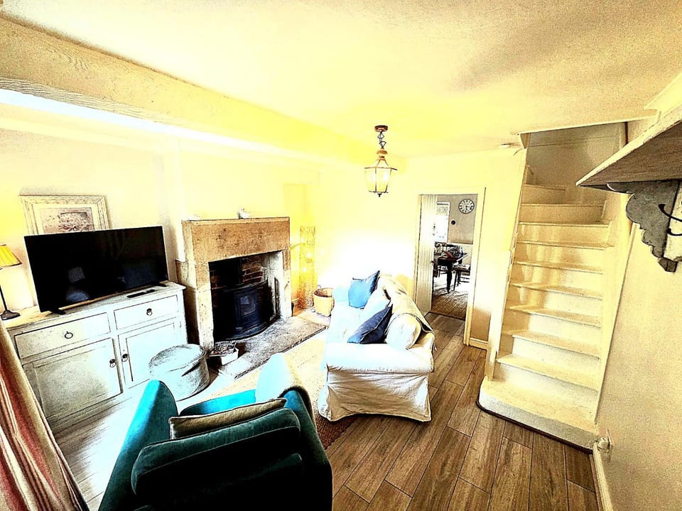 Cosy cottage with stream views in Matlock House in Matlock
