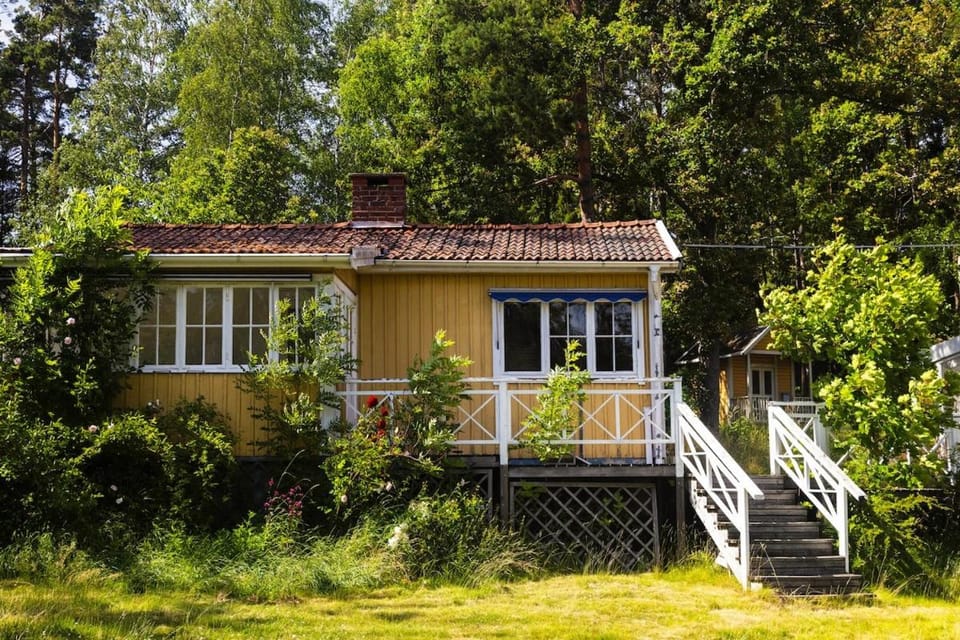 Peaceful lake house with private spa & sauna Villa in Stockholm County
