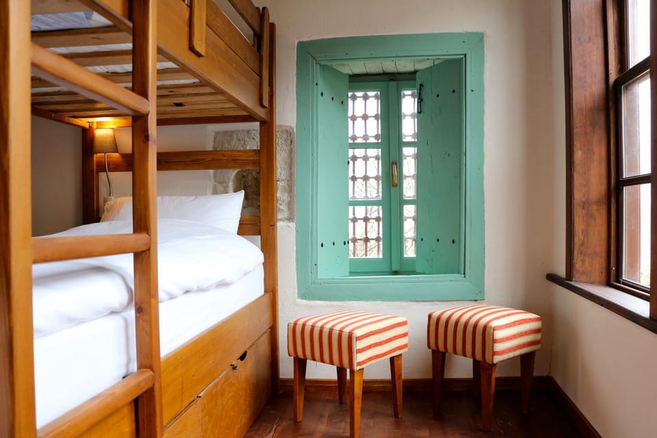 Bedroom, bunk bed