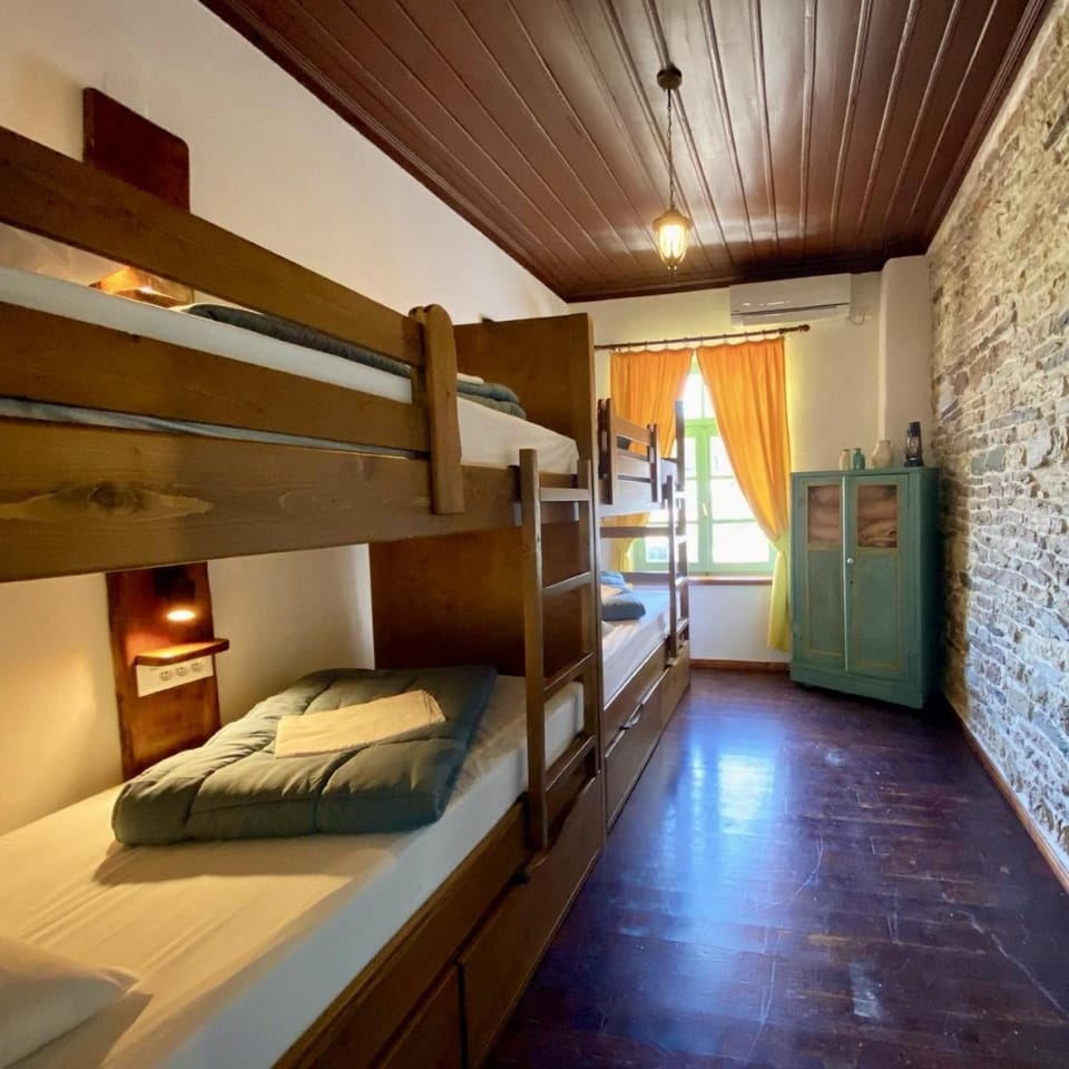 Photo of the whole room, Bedroom, bunk bed