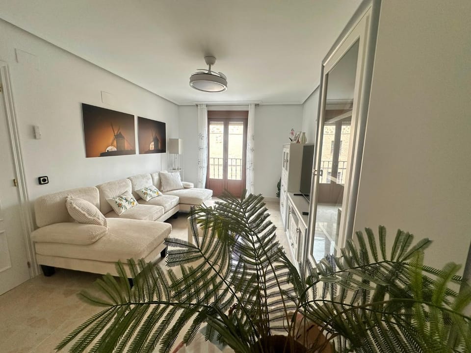 TV and multimedia, Living room, Photo of the whole room, Seating area