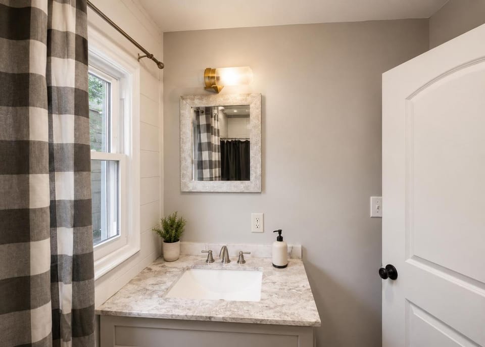 Private King Room w Ensuite Bath in South Bend Hotel in Mishawaka