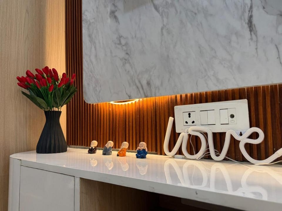 Peacefull stay near expomart by Luxurio Stays Apartment in Uttar Pradesh