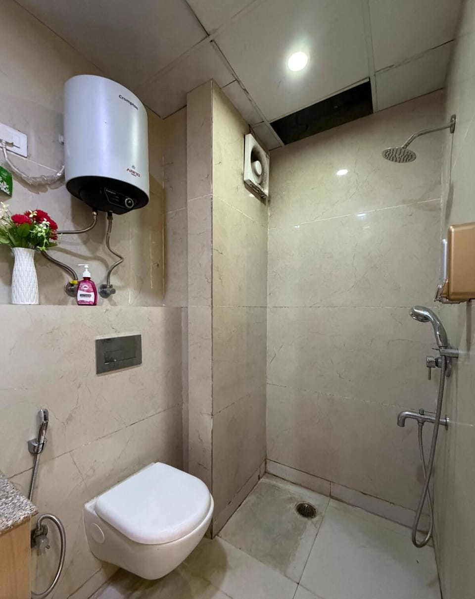 Peacefull stay near expomart by Luxurio Stays Apartment in Uttar Pradesh