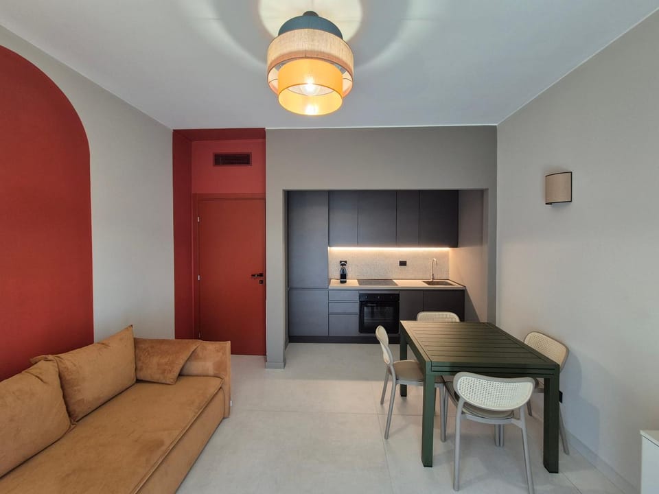 Kitchen or kitchenette, Living room, Seating area, Dining area