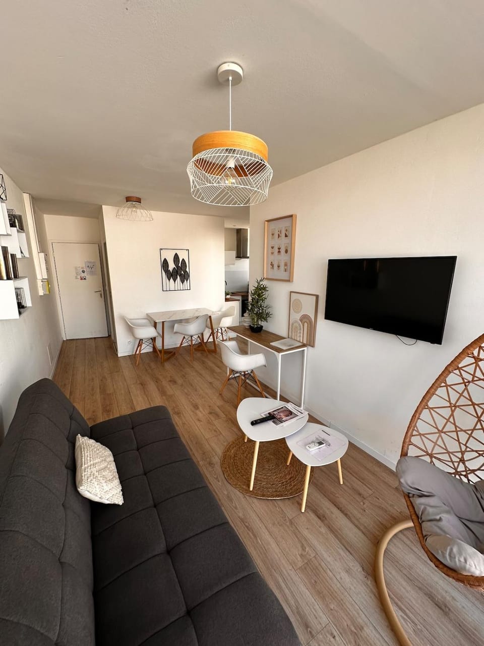 Living room, Seating area, Dining area