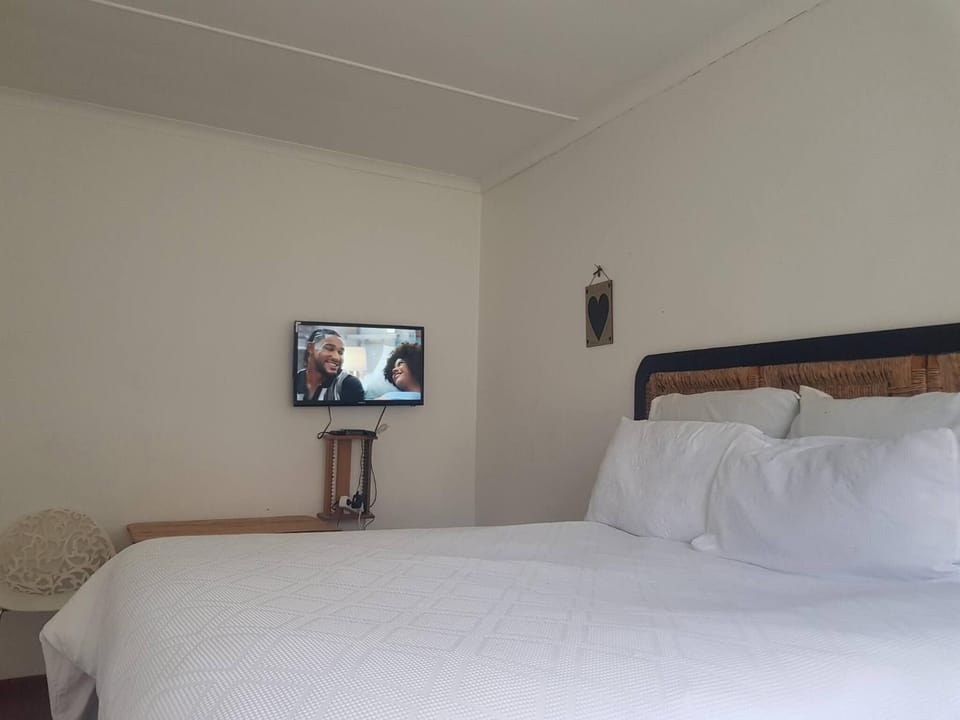 Communal lounge/ TV room, TV and multimedia