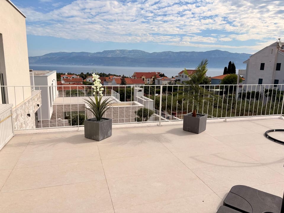 Villa Oasis mit Meerblick Villa in Split-Dalmatia County