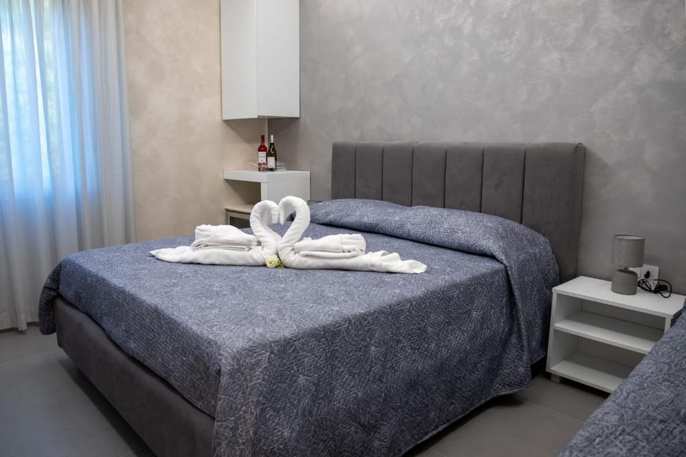 Bed, Photo of the whole room, Bedroom, bunk bed