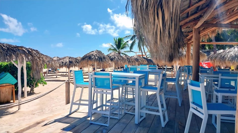 Restaurant/places to eat, Restaurant/places to eat, Natural landscape, Beach, sunbed
