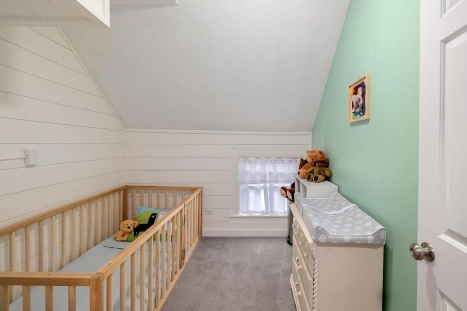The Victorian - Reunite, Explore, Indulge! House in Johnson