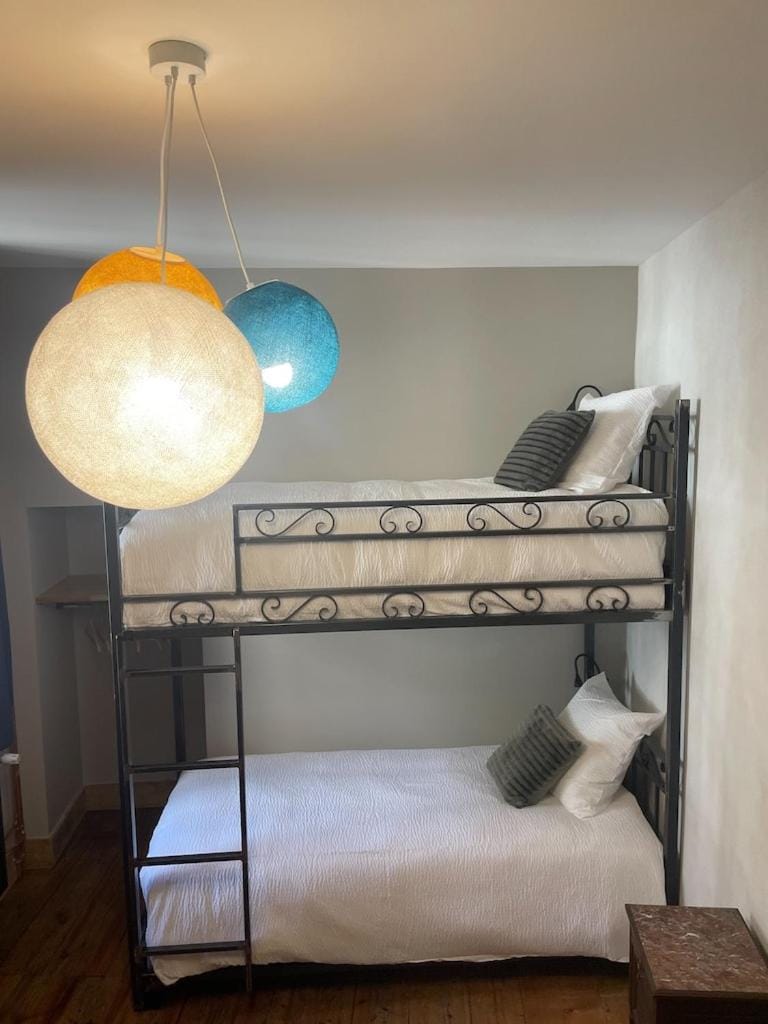 Bedroom, bunk bed