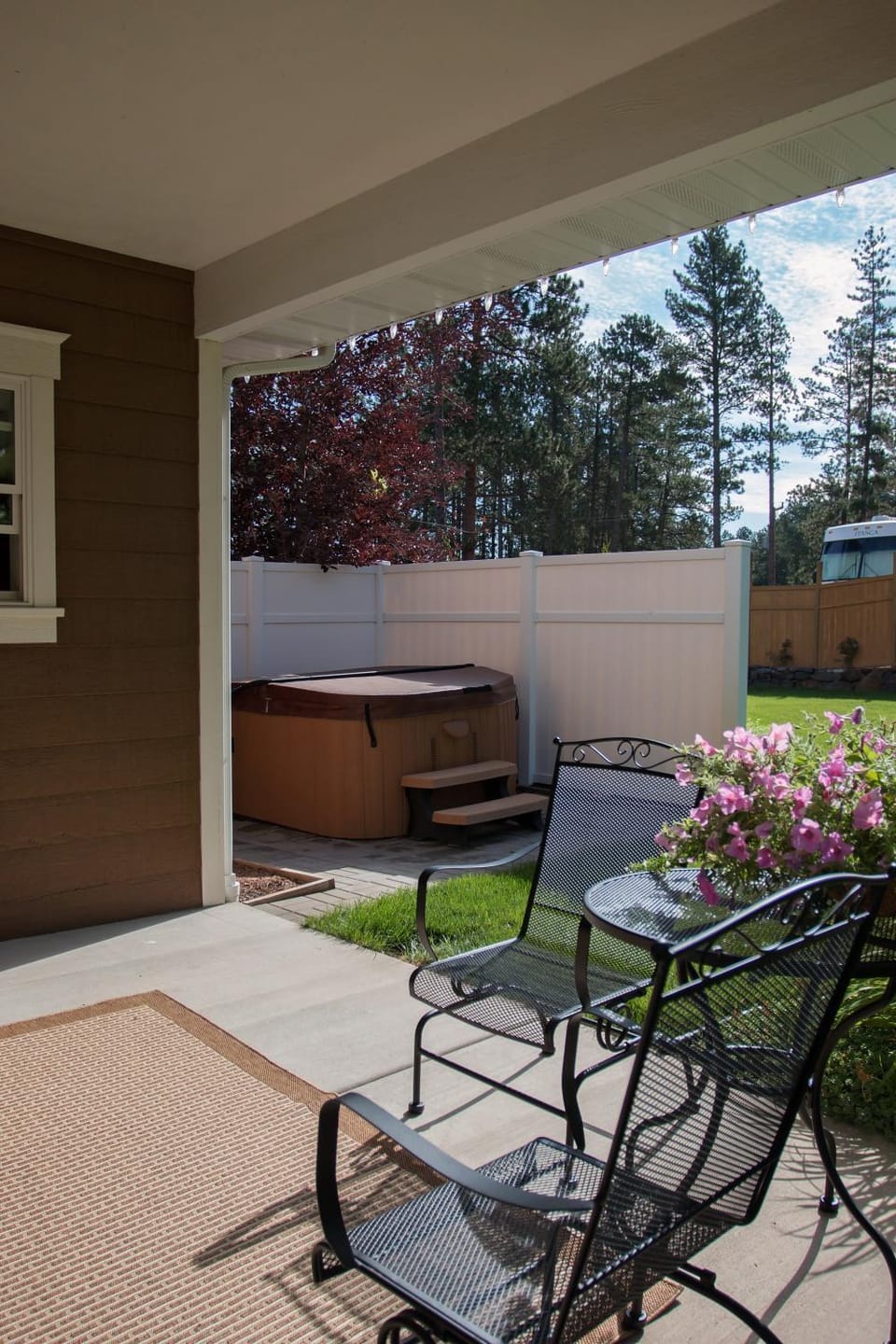Patio, Hot Tub, Garden view