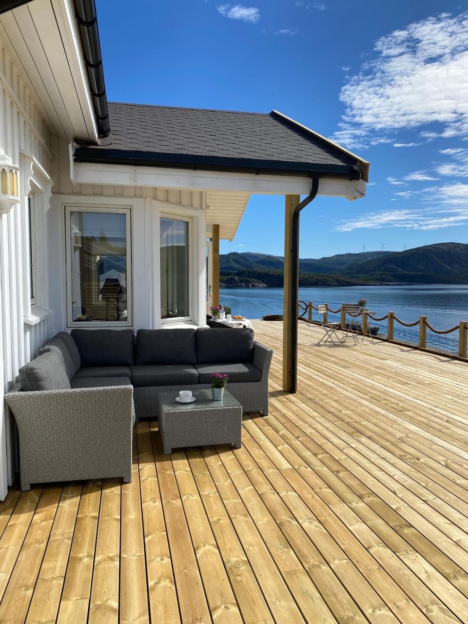 Property building, Balcony/Terrace, Seating area