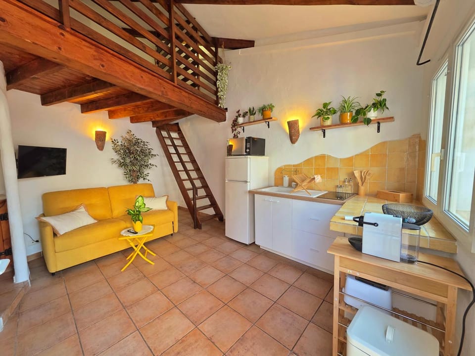 La Bastide Bohême Cozy studio, garden & parking House in 06340 La Trinité, France