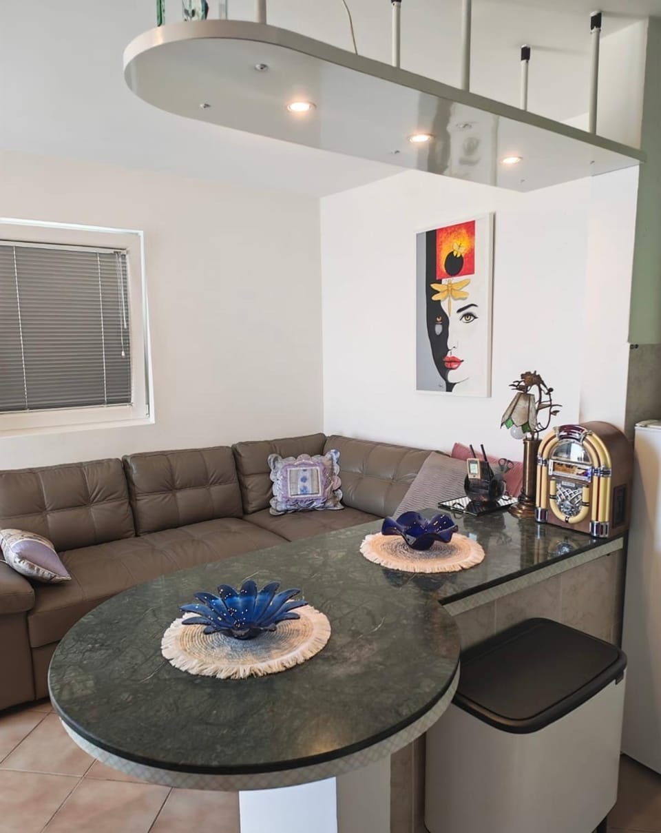 Kitchen or kitchenette, Living room, Seating area