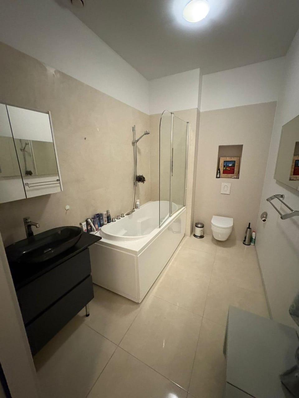 Cozy Zuidas Room 10m from Airport Bed and Breakfast in Amsterdam