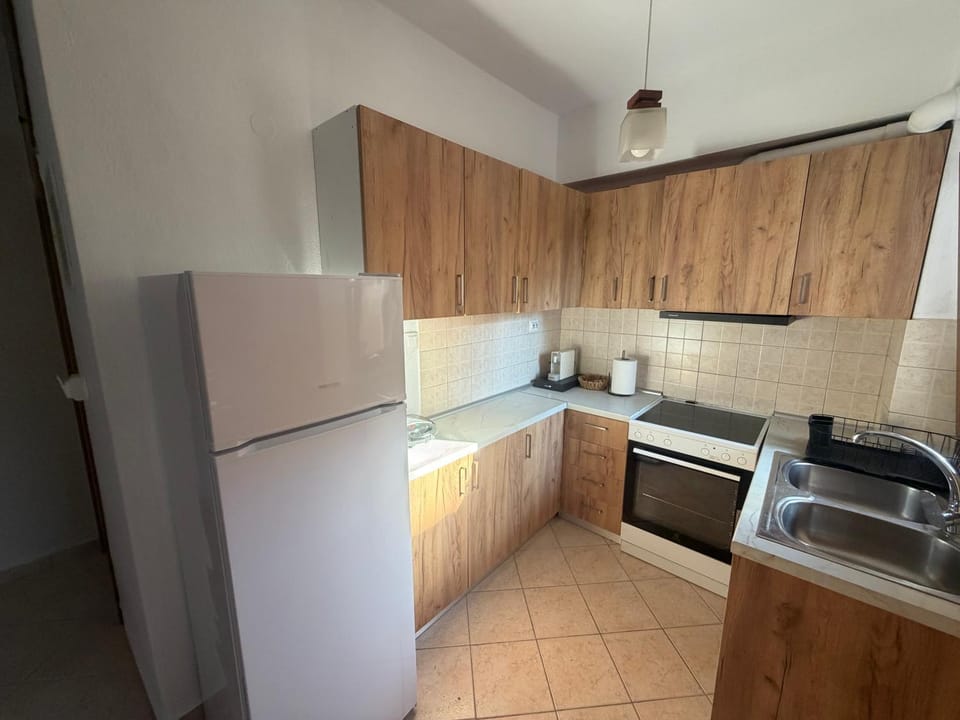 Coffee/tea facilities, Kitchen or kitchenette, oven, stove