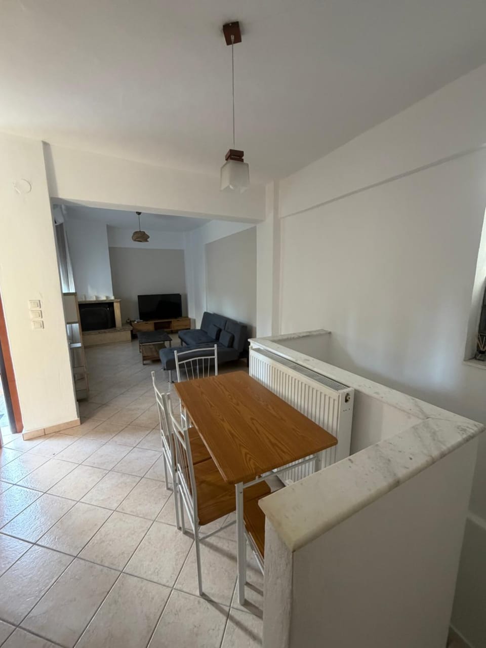 Kitchen or kitchenette, Living room, Seating area, Dining area