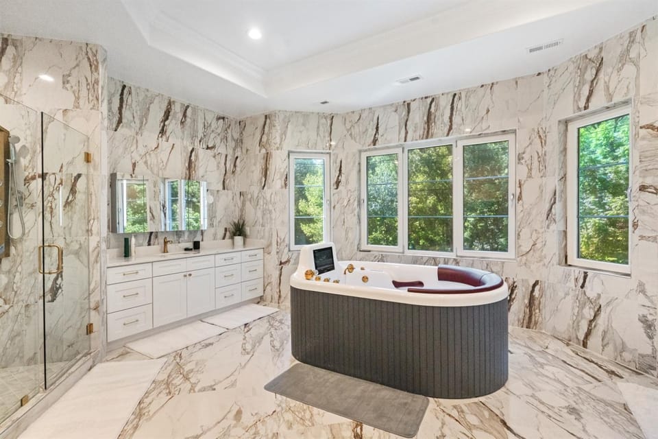 McLean Estate 7BD BBQ-Parking-Luxury Theater House in Bethesda