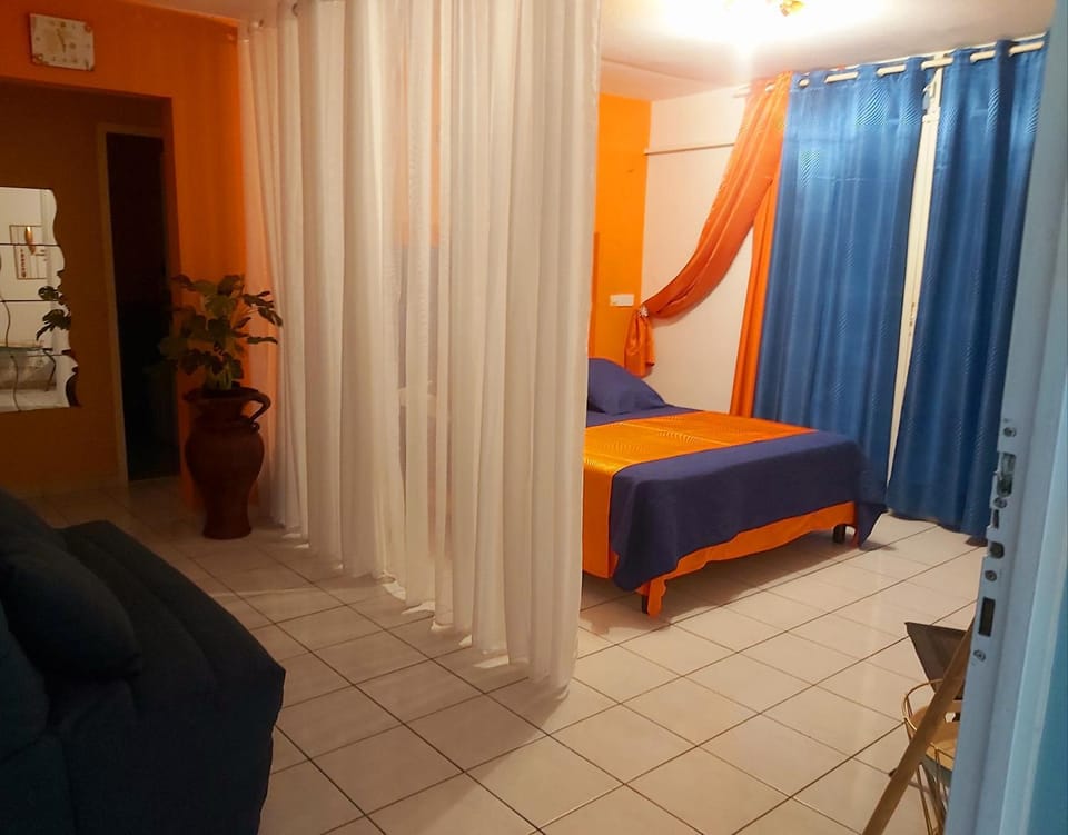 Bed, Photo of the whole room, Decorative detail, Bedroom