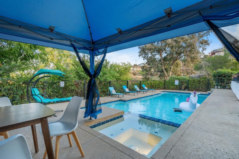 Entire Private Home with Big Yard, View, King Bed, Parking, 4 Bedrooms 3 Bathrooms, Available Now House in Casa De Oro-Mount