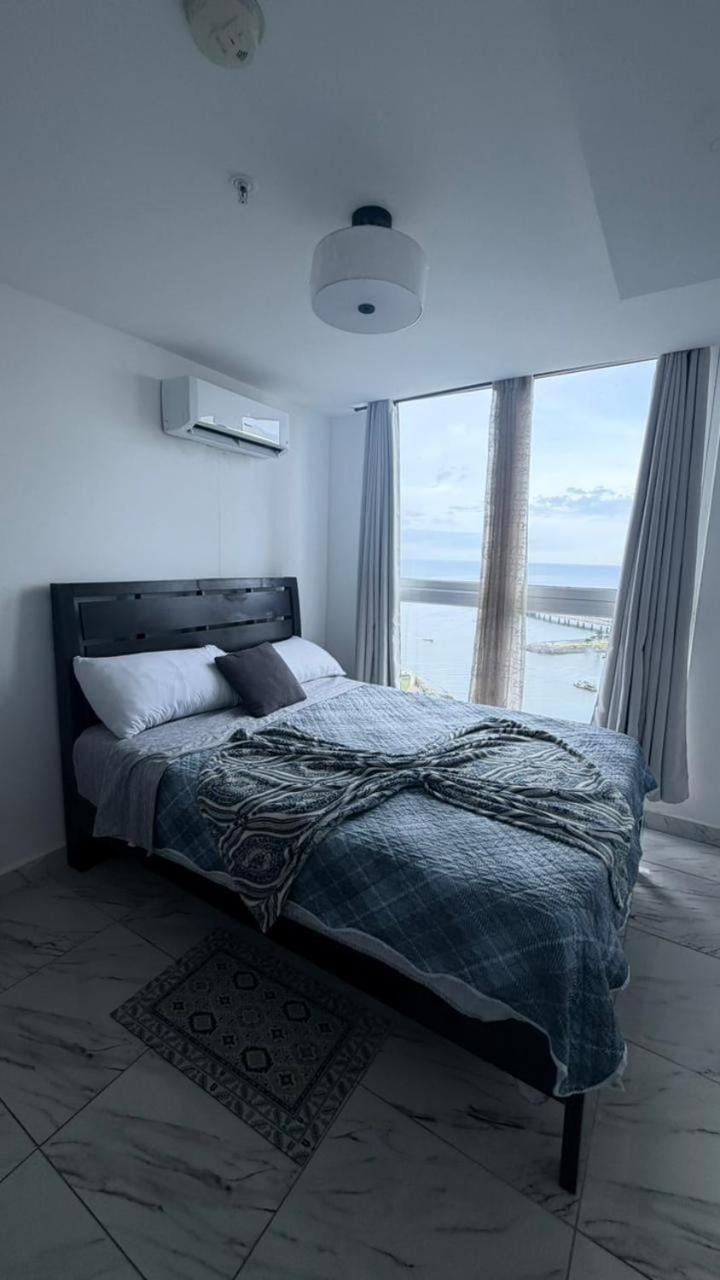 Vista al océano y ciudad Apartment in Panama City, Panama