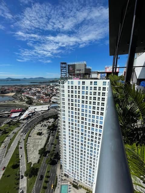 Vista al océano y ciudad Apartment in Panama City, Panama