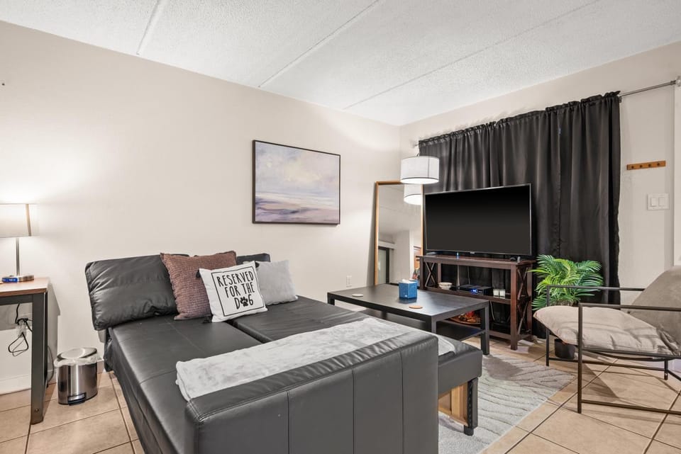 Bed, Living room