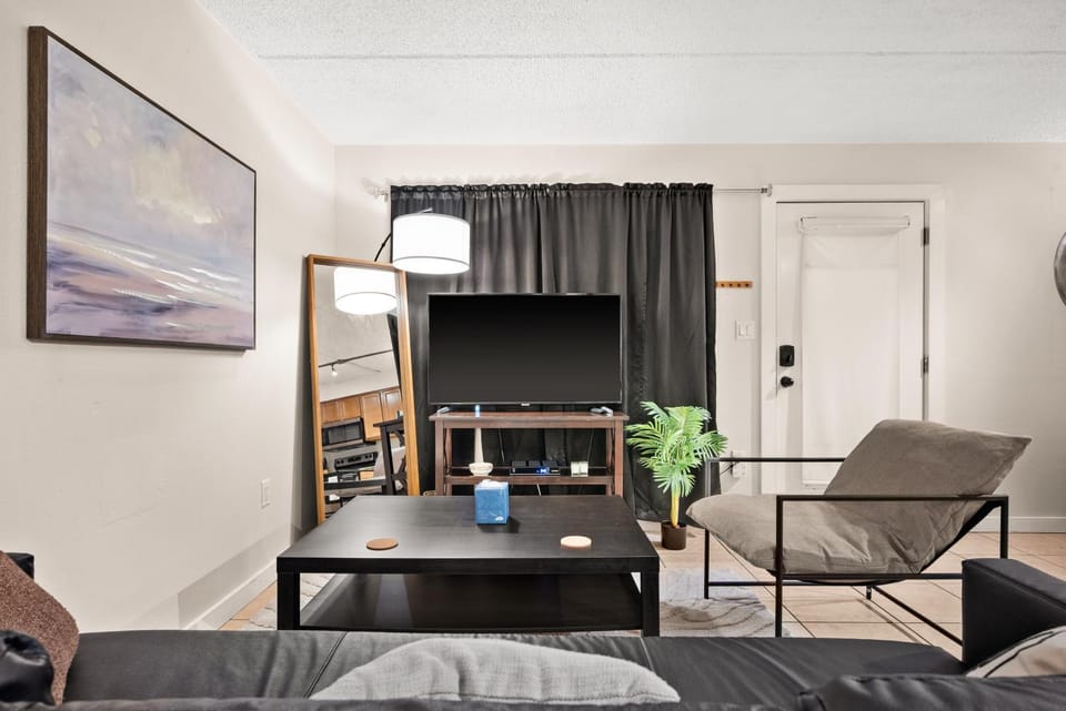 Communal lounge/ TV room, Bed, TV and multimedia