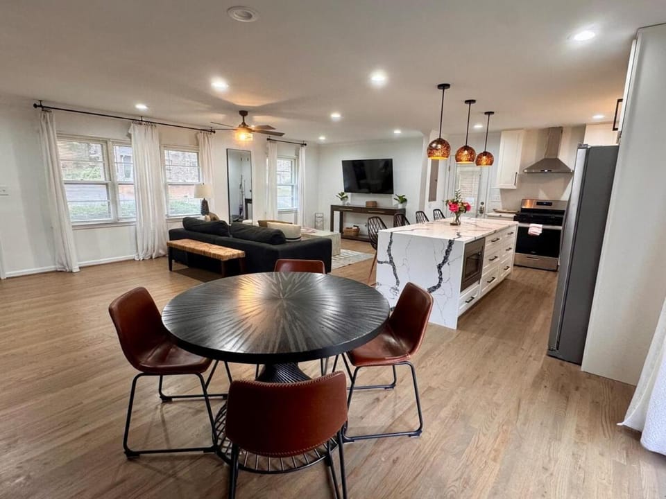 Casa Lavista Decatur 3BR Home Fenced Yard Pet Friendly House in Georgia