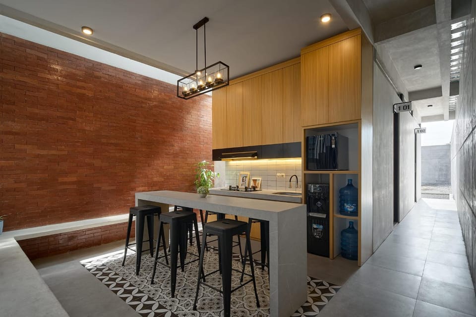 Kitchen or kitchenette, Dining area
