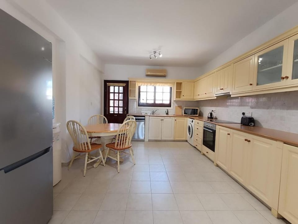 Lovely seaview villa near Sea Caves, Paphos Villa in Peyia