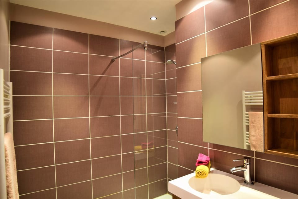 Bathroom, Living room