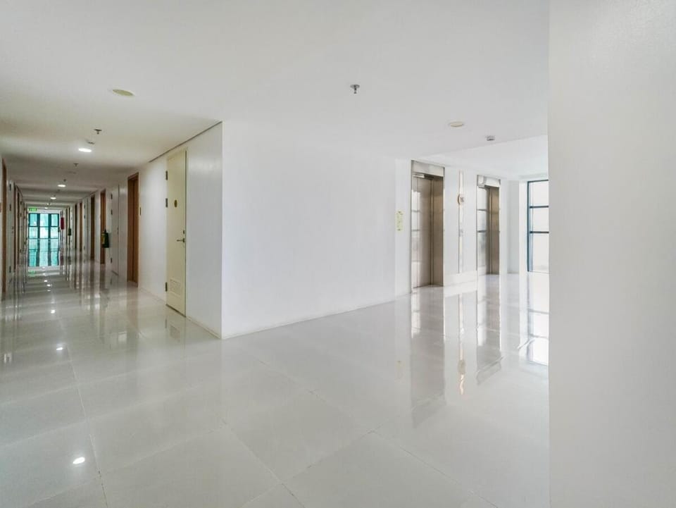 Stylish 1 Bedroom with Balcony & Hotel Quality Bed Apartment in Lapu-Lapu City
