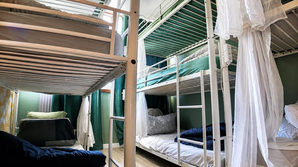 Bedroom, bunk bed