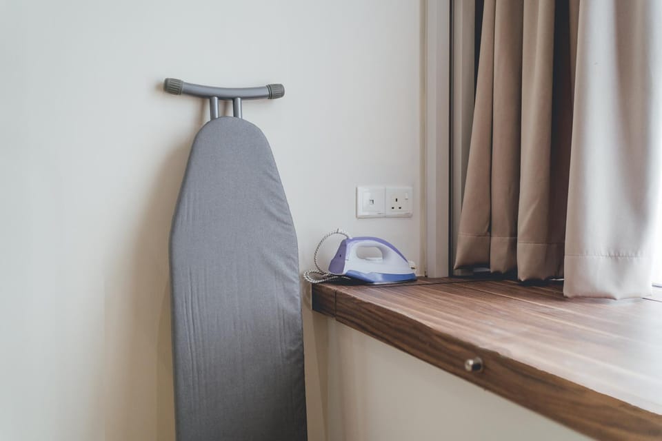 Bedroom, flat iron