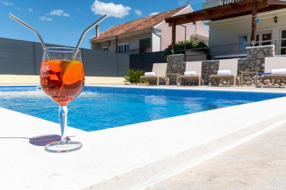 Swimming pool, Swimming pool, sunbed