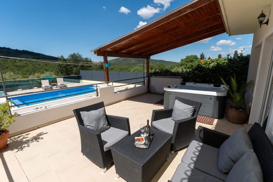 Balcony/Terrace, Seating area, Pool view