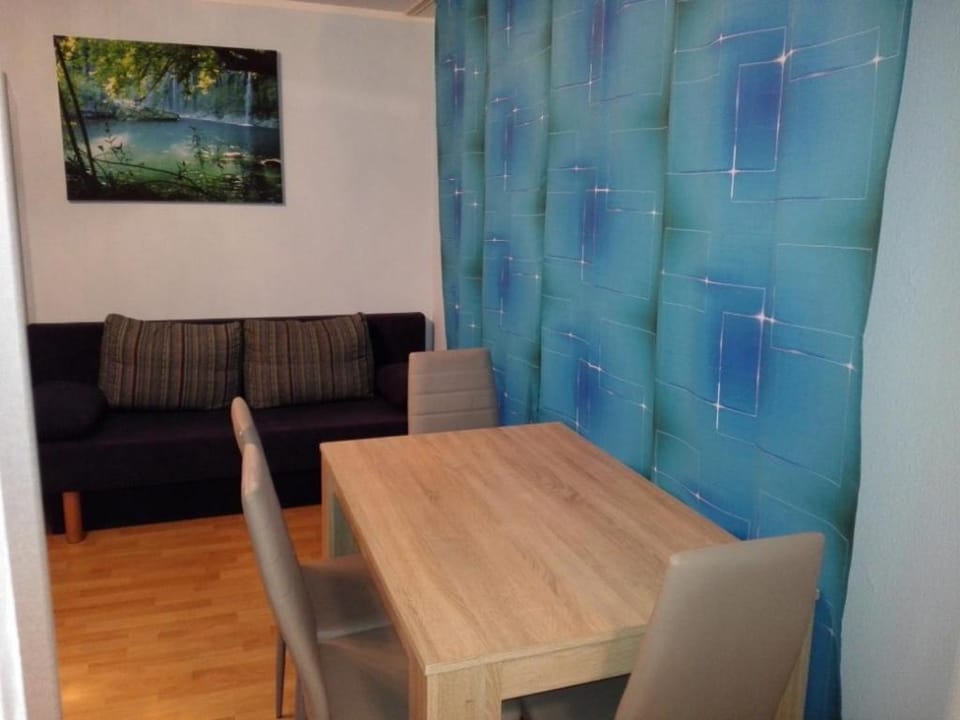 nice flat, 5 min to train, 15 min to city center Apartment in Munich