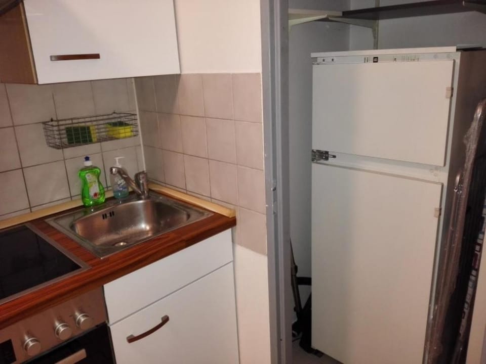 nice flat, 5 min to train, 15 min to city center Apartment in Munich
