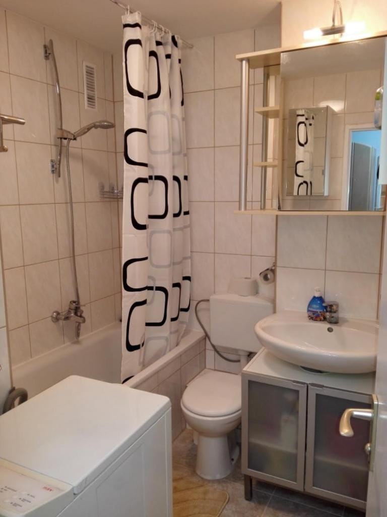 nice flat, 5 min to train, 15 min to city center Apartment in Munich