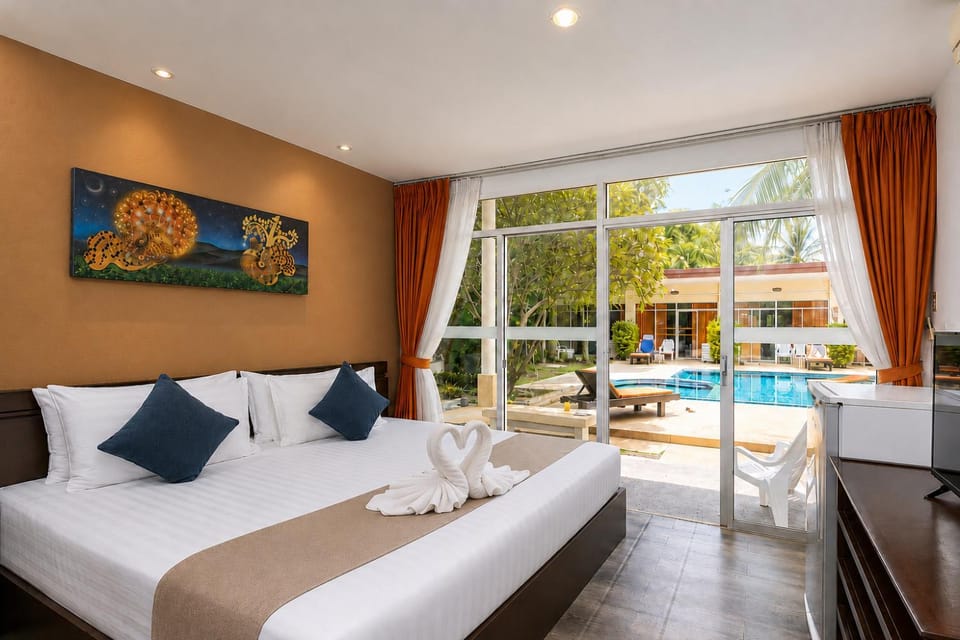 Bedroom, Swimming pool, towels