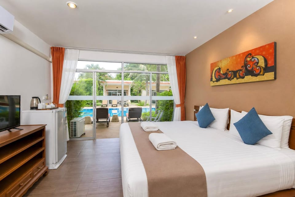 Bedroom, Pool view