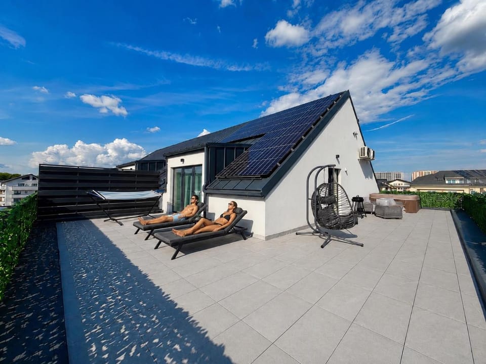 Day, Hot Tub, View (from property/room), Balcony/Terrace, Swimming pool, sunbed
